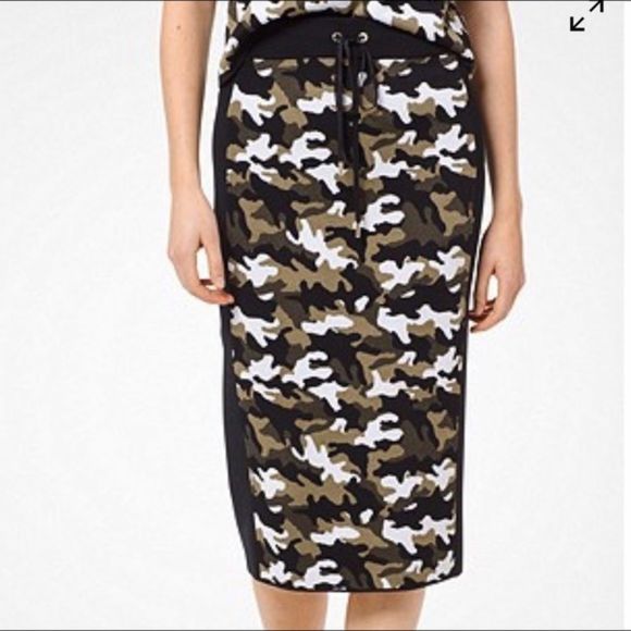 NWT Michael Kors Camo Skirt- Size Small - Picture 1 of 3